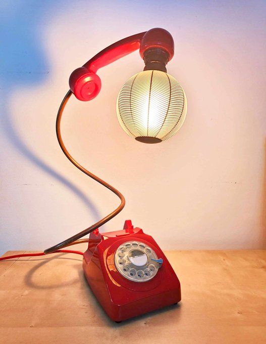 Téléphone Rouge